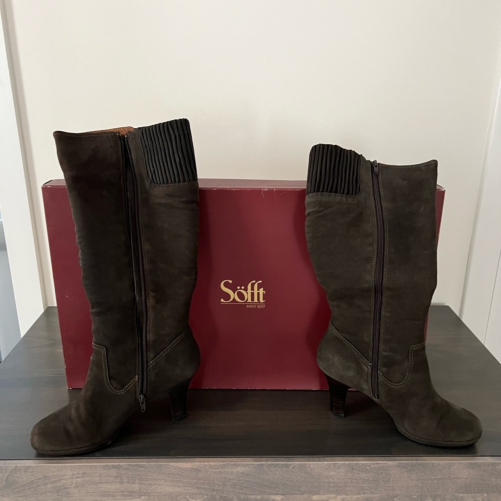 Sofft brown suede boots size 8
